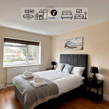 Stylish 2 Bedroom Flat By Tara Stays Short Lets & Serviced Accommodation Watford With Free Parking & Nearby Warner Studios المظهر الخارجي الصورة
