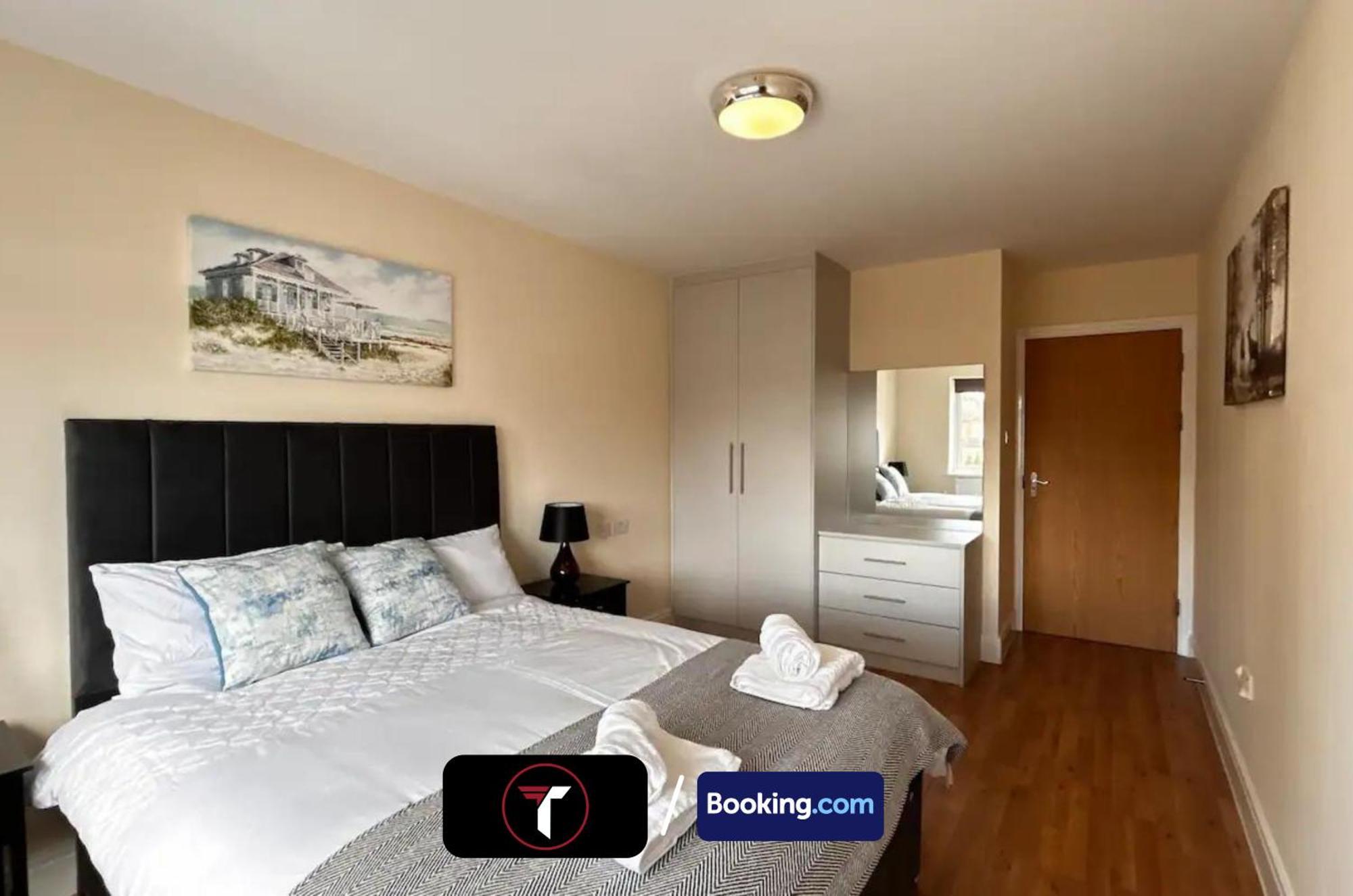 Stylish 2 Bedroom Flat By Tara Stays Short Lets & Serviced Accommodation Watford With Free Parking & Nearby Warner Studios المظهر الخارجي الصورة