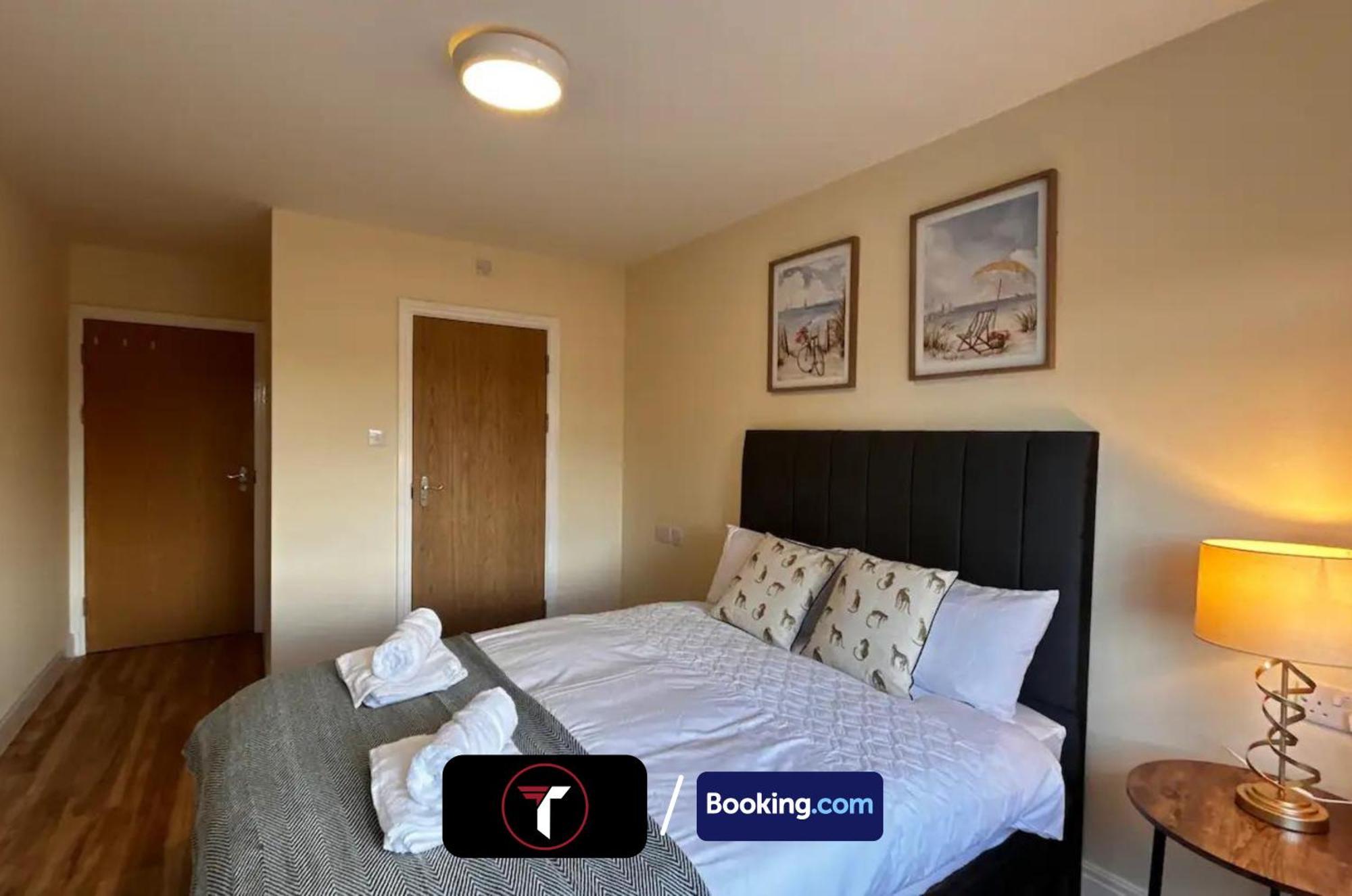 Stylish 2 Bedroom Flat By Tara Stays Short Lets & Serviced Accommodation Watford With Free Parking & Nearby Warner Studios المظهر الخارجي الصورة