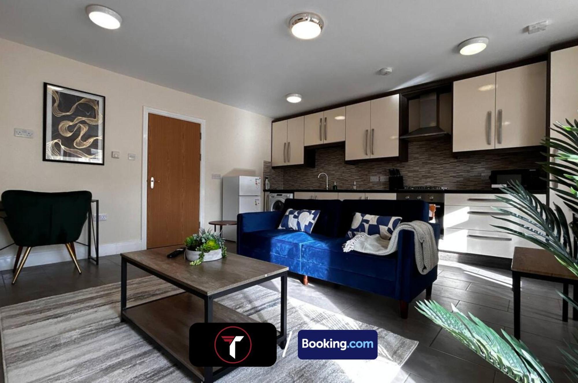 Stylish 2 Bedroom Flat By Tara Stays Short Lets & Serviced Accommodation Watford With Free Parking & Nearby Warner Studios المظهر الخارجي الصورة